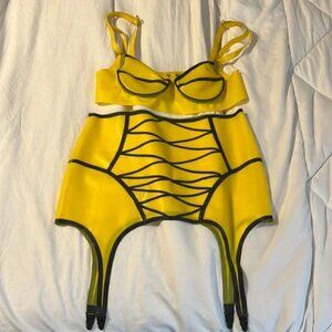 Yellow & Black latex bra and garter bottoms L